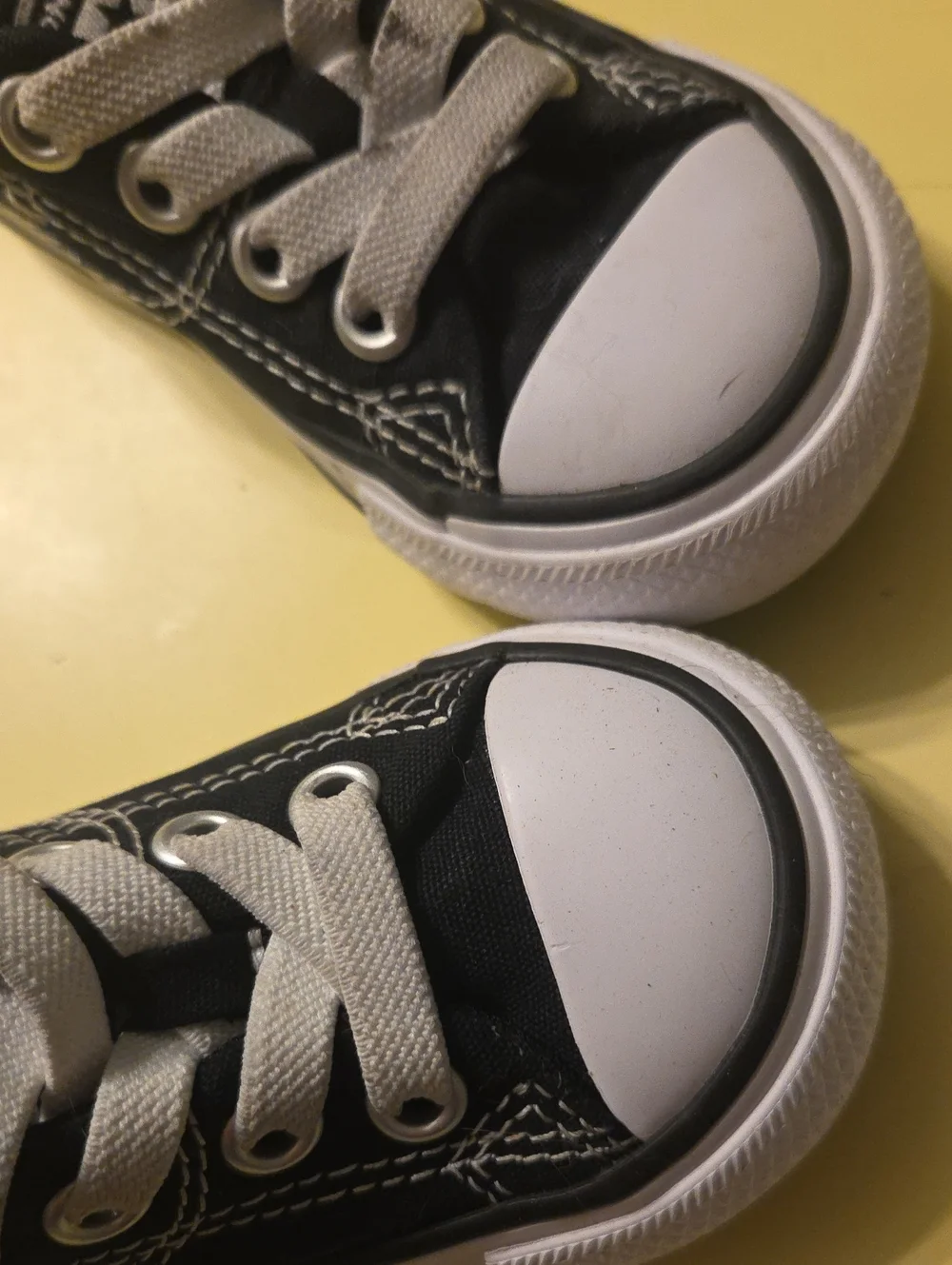 Converse Toddler Kids Sz 5 Black and White Low-Top Canvas Sneakers
